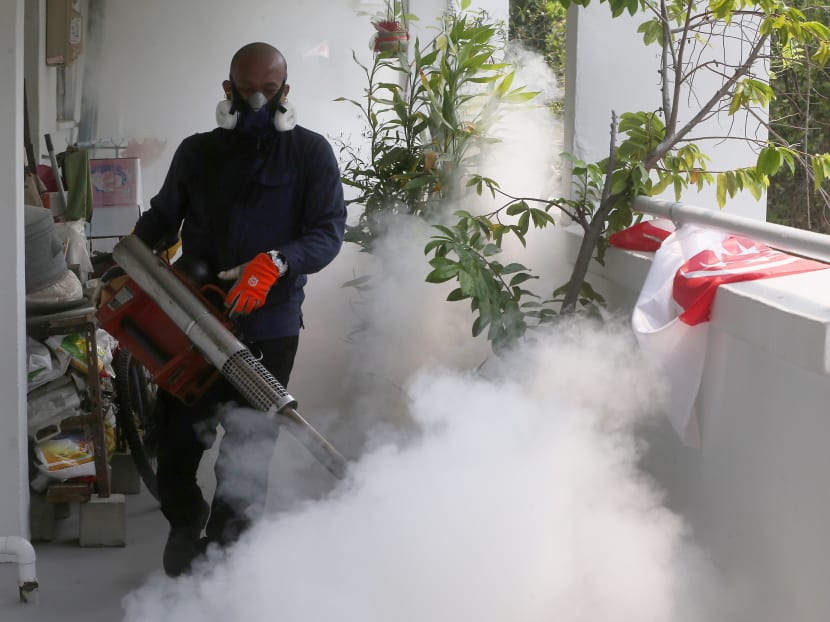 Thermal fogging being carried out in the vicinity of Block 102, Aljunied Crescent on 28 Aug 2016. Photo: Ooi Boon Keong/TODAY Thermal fogging being carried out in the vicinity of Block 102, Aljunied Crescent on 28 Aug 2016. Photo: Ooi Boon Keong/TODAY
