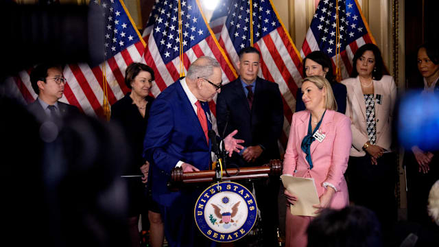 美民主党批政府刻意隐瞒 涉特朗普性侵未成年文件