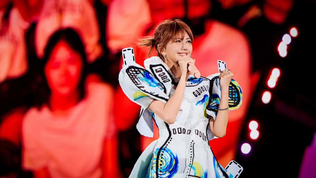 ステファニー・スン（孫燕姿）公式ペンライト 2本セット 香港公演限定 孙燕姿香港演唱会门票秒杀幕后团队布局人是“她”！ - vibes by 8world