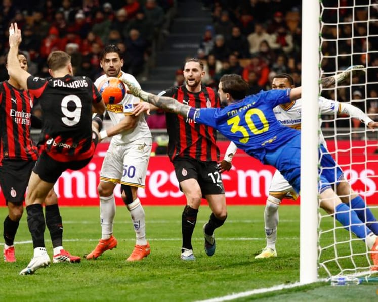Fullkrug heads winner as Milan edge Lecce at home