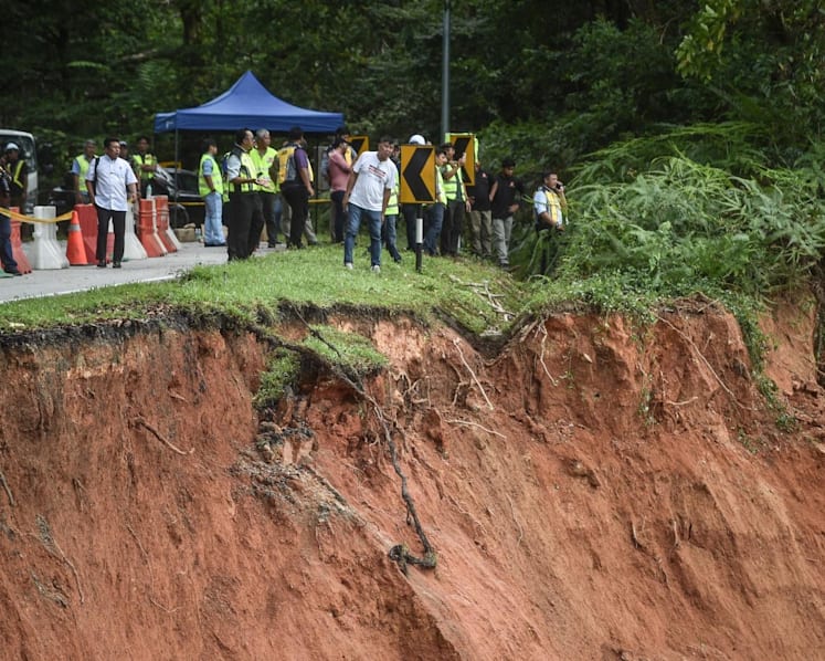 Genting Highlands landslide: MFA confirms 3 Singaporeans rescued; PM Lee conveys condolences to Malaysian PM Anwar