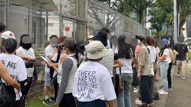 约30人聚集内政部大楼交信 警方跟进事件或采取行动