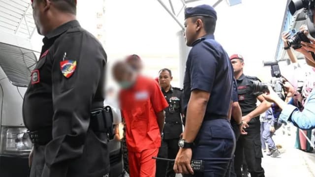 马国首次公开鞭刑 鳏夫三度幽会被打六鞭