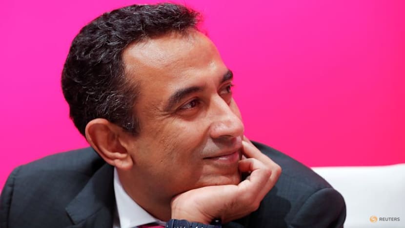 Captivating Srini Gopalan T Mobile News Moment in 4K