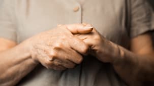 பார்க்கின்சன்ஸ் வயதானவர்களுக்கு மட்டும் ஏற்படும் நோயல்ல