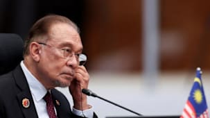 'மலேசிய அரசாங்கத்தைக் கவிழ்க்கச் சதி' - குற்றஞ்சாட்டிய மலேசியப் பிரதமர் மீது வழக்கு