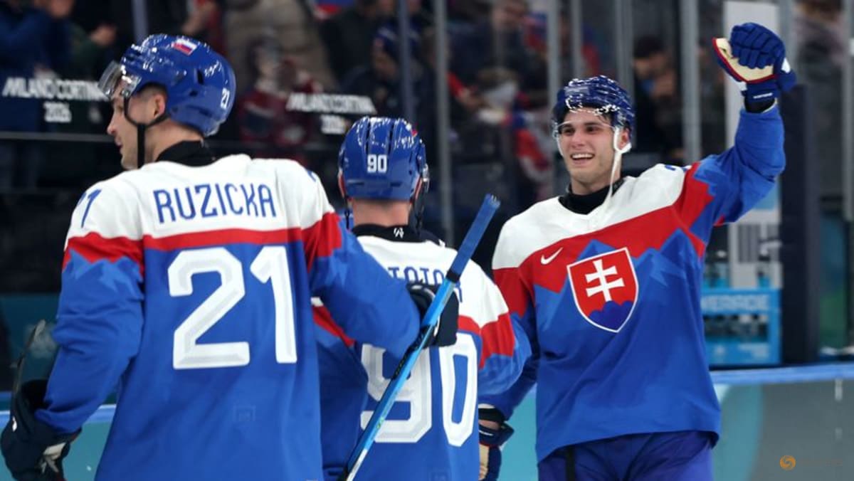 Ice hockey-Finland fall to Slovakia in grim start to title defence