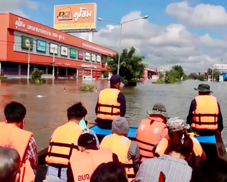 More rain feeds floods in north-eastern and central Thailand