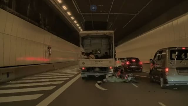 武装部队军人车祸受伤倒地 正协助警方调查