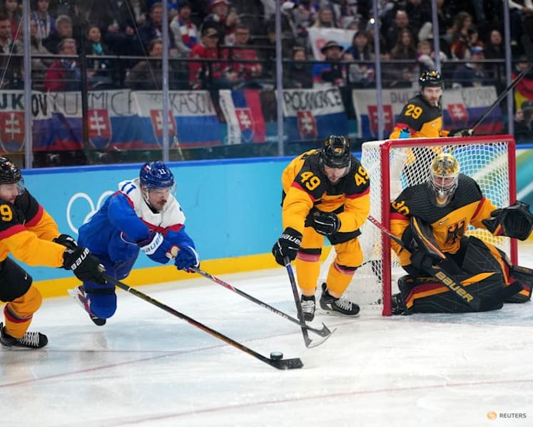 Ice hockey-Slovakia muscle past Germany into semi-finals