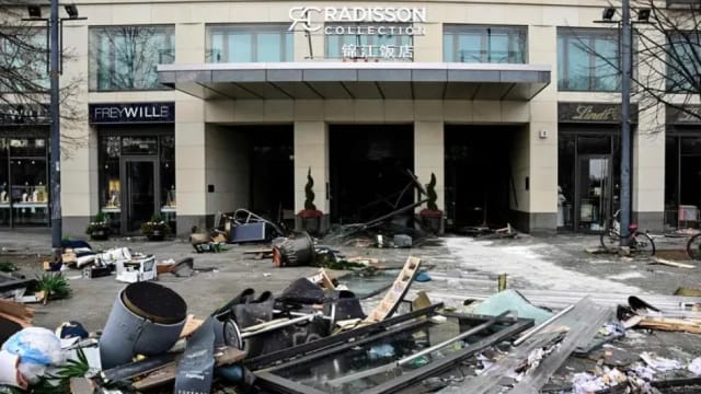 德国酒店大型水族箱爆裂 警方还在调查起因