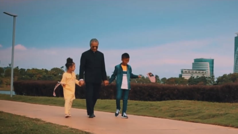 Dr Mahathir ajak M'sia hargai kemerdekaan menerusi filem pendek Dr Mahathir ajak M'sia hargai kemerdekaan menerusi filem pendek