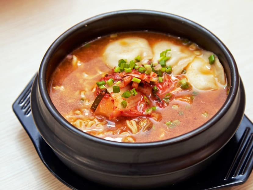 Ex-Ch 8 Stars Cassandra See And Tang Miaoling Now Run A Kopitiam Stall: "People Took Pics Of Us Scrubbing The Floor"