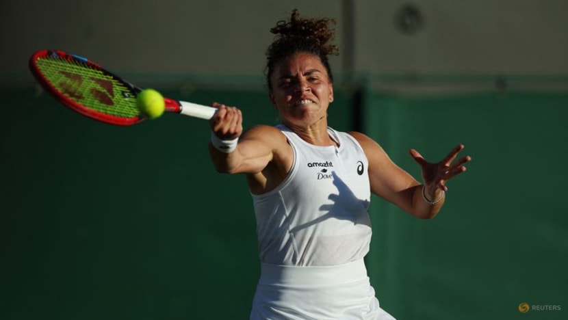 Paolini powers her way into Wimbledon second round