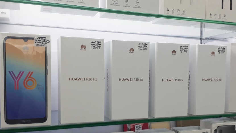 Mobile phone shops stop buying Huawei phones from customers; anxiety sets in for existing users