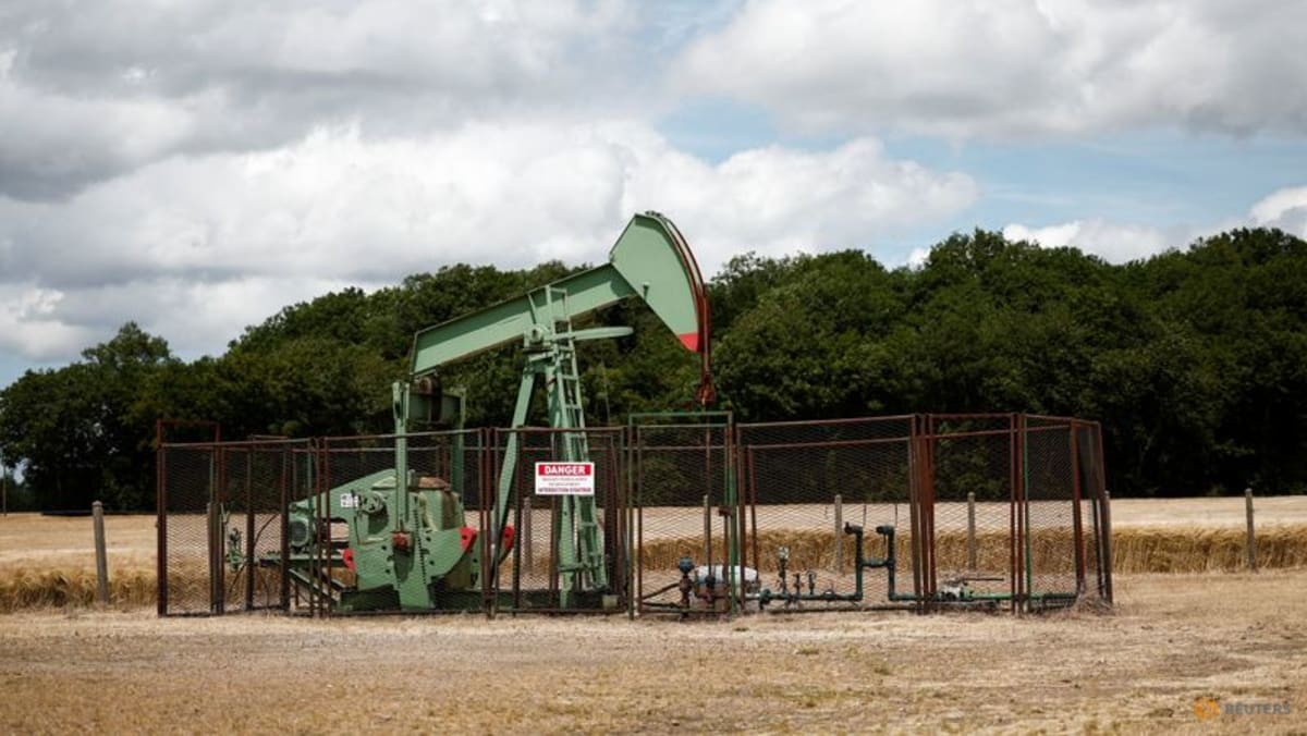 Oil prices fall on rising US crude stocks, hawkish Fed comments
