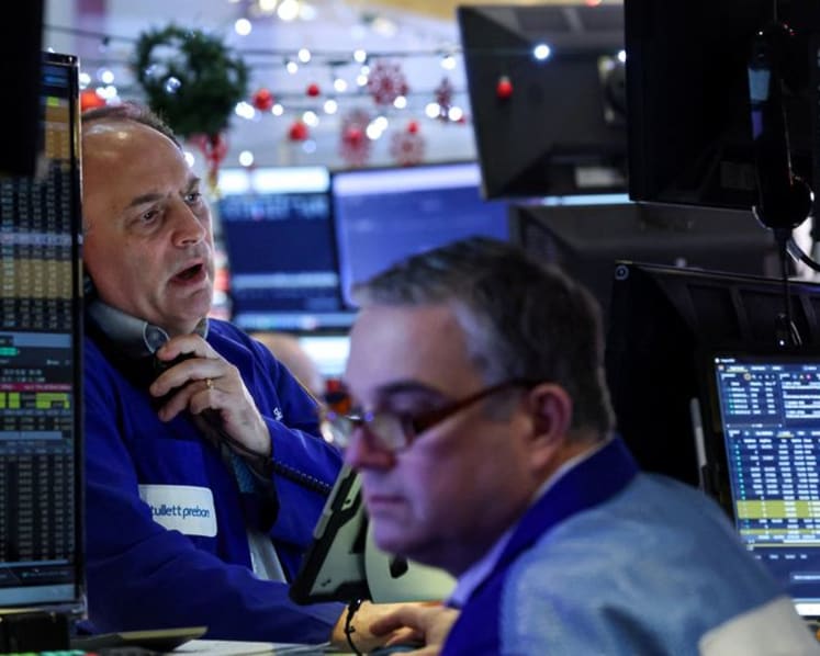 Trading Day: Tech slumps, oil spikes
