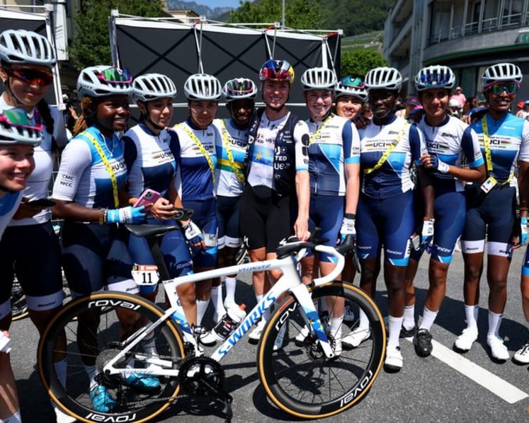 Vollering wins sprint to take Tour de France Femmes stage five, Reusser stays in yellow