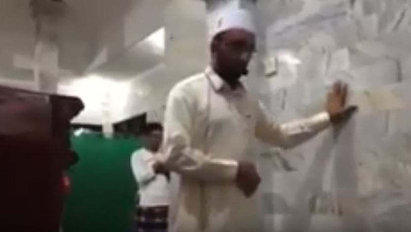 Gempa Lombok: Imam terus solat dalam keadaan huyung-hayang; beberapa masjid turut roboh