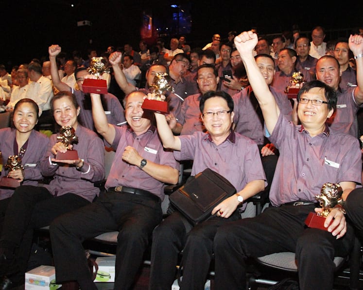 417 service staff in public transport awarded for kindness