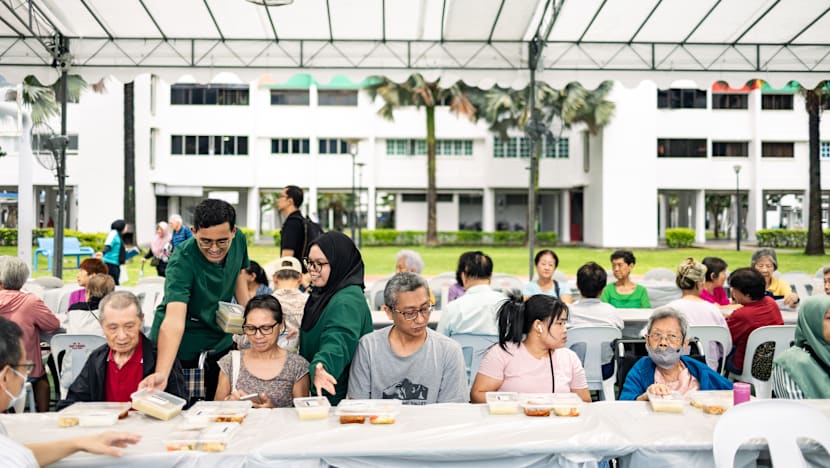 200 warga emas, keluarga berpendapatan rendah diraikan dalam majlis iftar MHCC