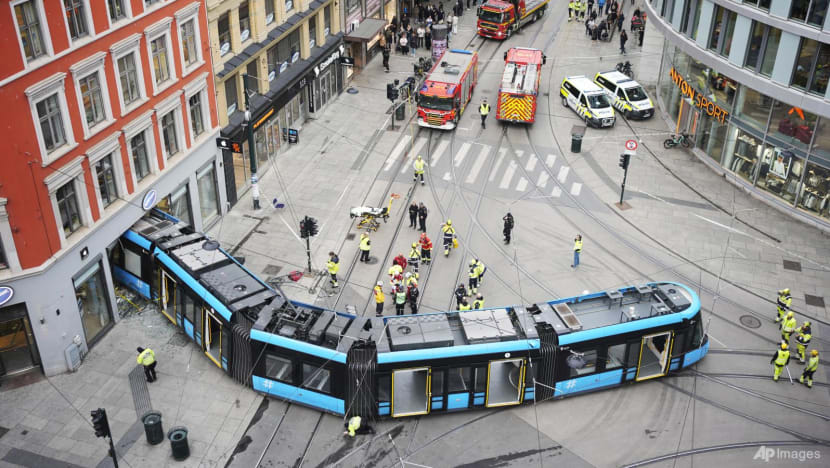 Four injured as tram crashes into Oslo store Four injured as tram crashes into Oslo store