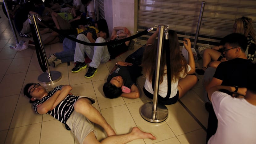 Apple fans in quest for new iPhone 6S, 6S Plus not deterred by haze