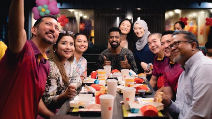 40 anggota keluarga kurang bernasib baik diundang ke majlis buka puasa McDonald's 40 anggota keluarga kurang bernasib baik diundang ke majlis buka puasa McDonald's