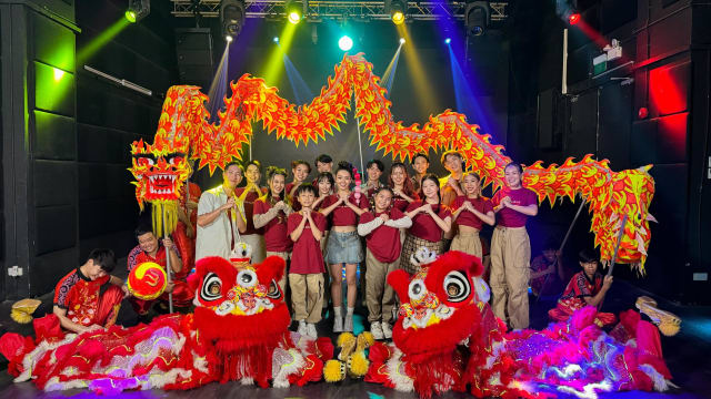 张颖双砸钱打造龙年贺岁歌　让听众听哭了！