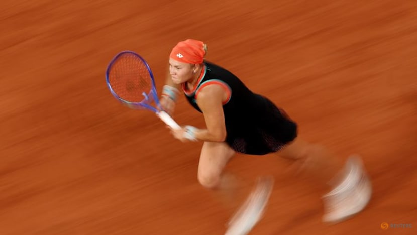 Chwalinska topples Shnaider to book French Open final with Andreeva