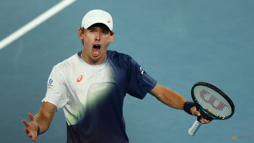 De Minaur downs Michelsen to keep home hopes alive at Australian Open