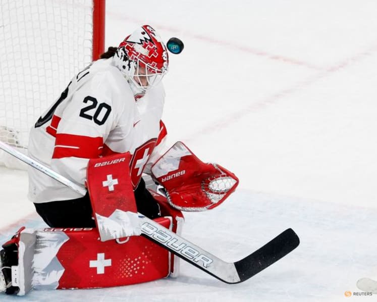 Ice hockey-Change of goalie helps Swiss reach women's semis as Braendli saves all
