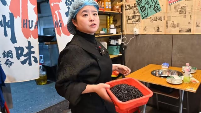 中国近20万家奶茶店倒闭 老板摆地摊卖奶茶