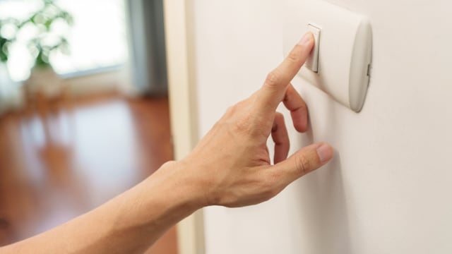 建屋局已为有需要的一二房式组屋安装漏电断路器