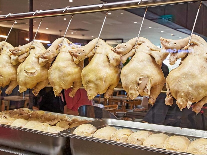 Thailand’s Go-Ang Pratunam Chicken Rice Vs Singapore's Hainanese Chicken Rice — Which Is Better? Thailand’s Go-Ang Pratunam Chicken Rice Vs Singapore's Hainanese Chicken Rice — Which Is Better?