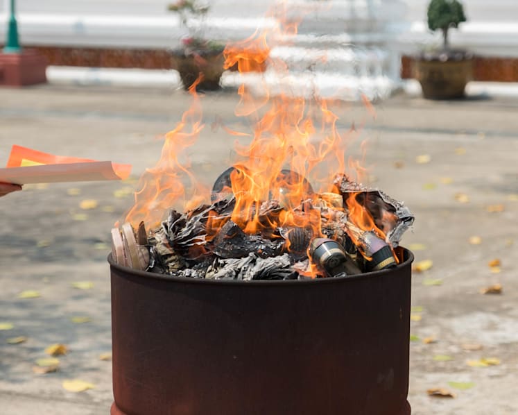 Burning of joss paper in housing estates: Take better measures to manage pollution