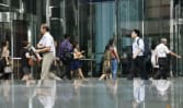 Tawaran pekerjaan SG merosot sekitar 17%; kadar pengangguran pada 2.1%