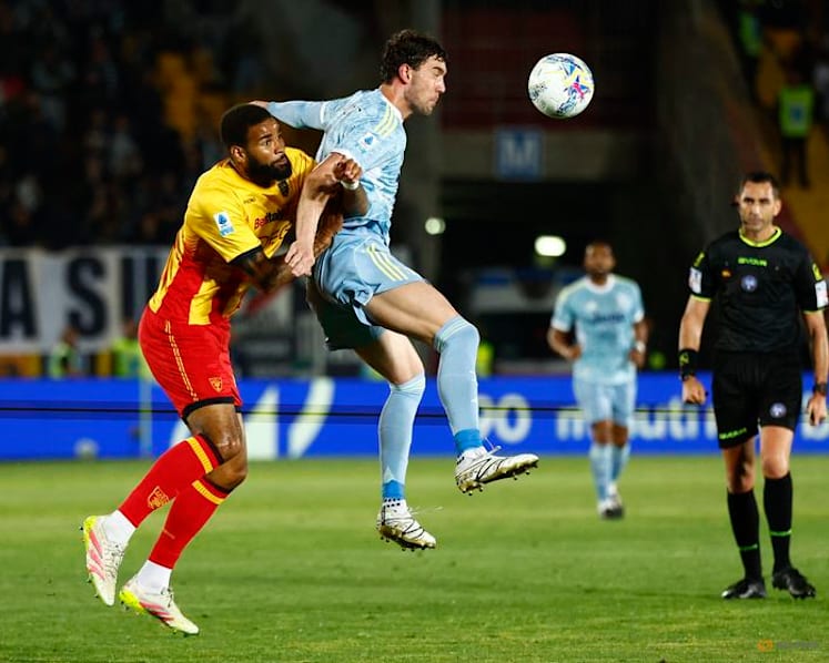 Vlahovic strikes after 10 seconds as Juve climb to third with Lecce win