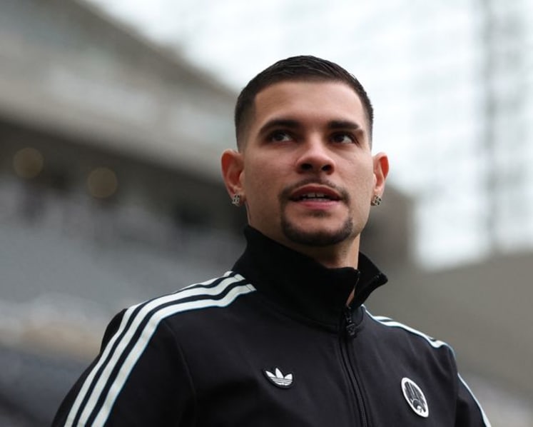 Man United move for Guimaraes as Real Madrid interest clouds talks