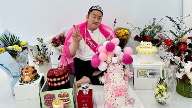 马东石展现“粉红少女心”　比Hello Kitty卡通造型蛋糕更吸睛