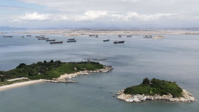 台湾金门上空现无人机 台湾军方开枪击落