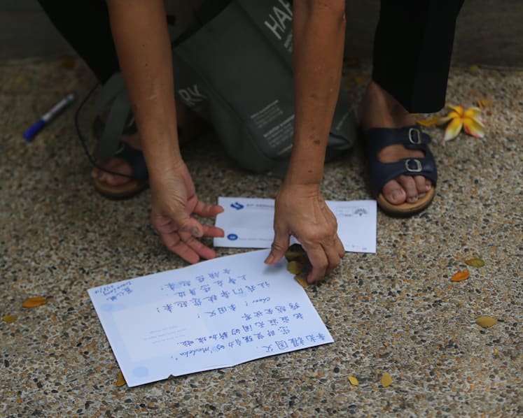 SGH sets up area for public to leave well-wishes and flowers for Mr Lee Kuan Yew