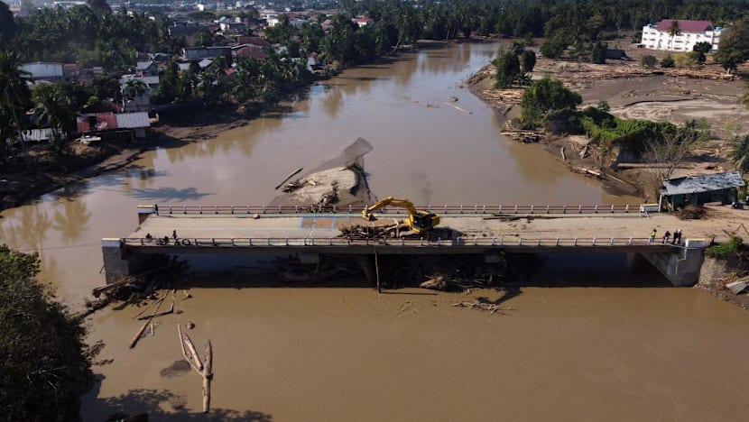 Lumpur tebal hambat pencarian, korban tewas banjir Sumatra melonjak jadi 604 orang