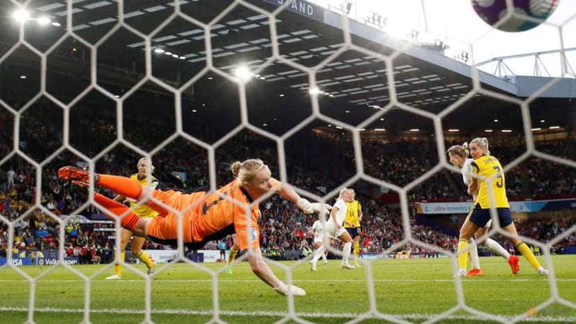 Bronze and grit help England beat Sweden