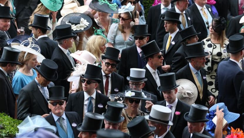 Horse racing-Docklands wins dramatic opening race at sunny Royal Ascot