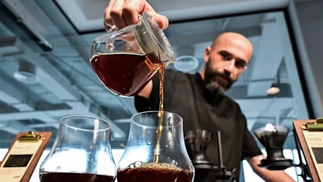 迪拜推出世界最贵咖啡  一杯售价逾千元