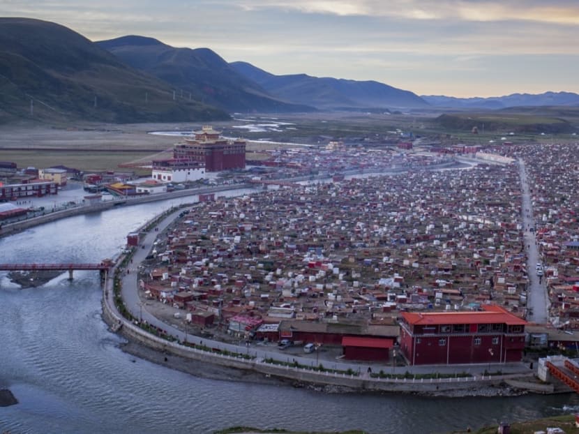 The settlement at Yarchen Gar monastery, in Baiyu county, Garzê Tibetan Autonomous Prefecture, Sichuan.