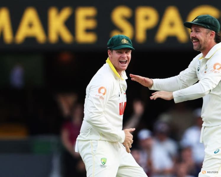 Smith sets catching record as Australia take firm grip on test