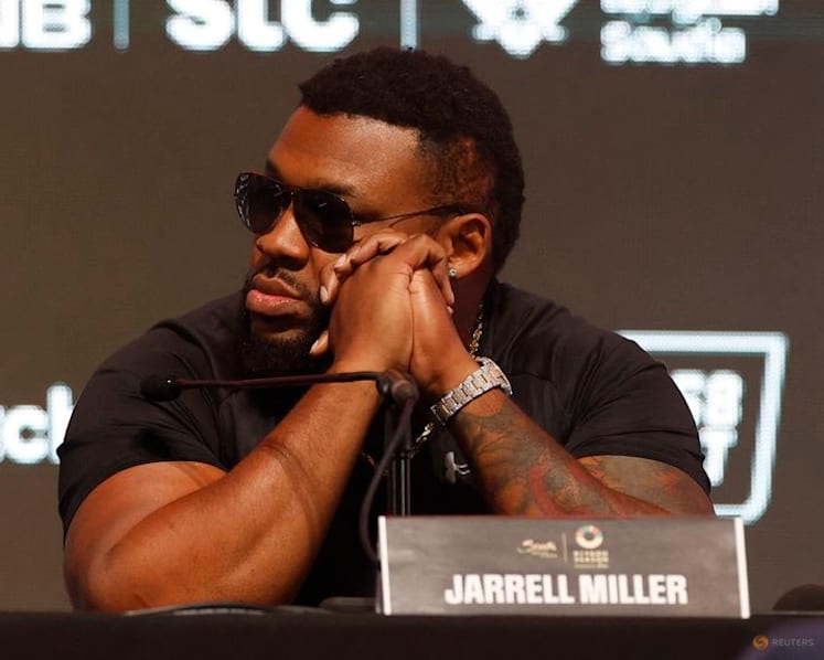 Miller loses toupee in hair-raising fight but lands heavyweight win