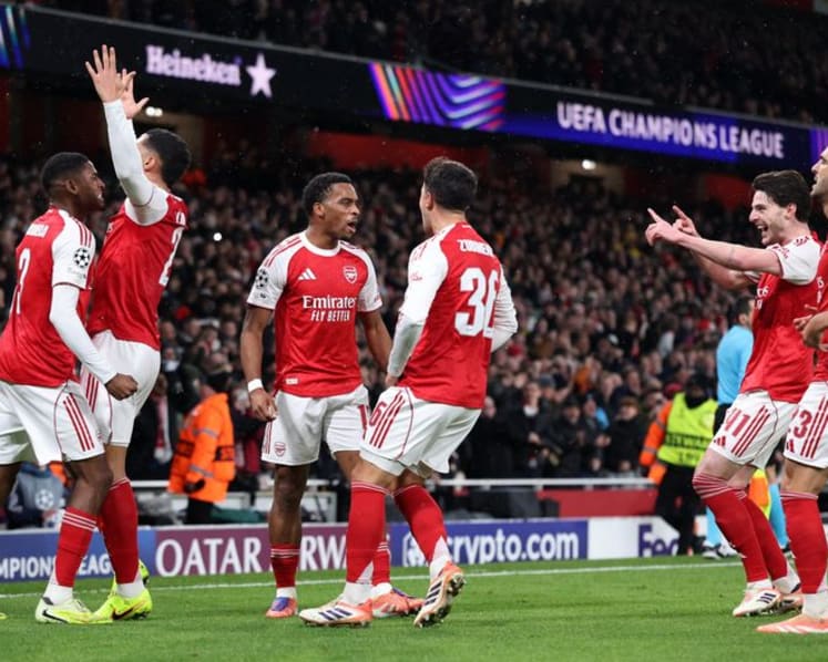 Arsenal stun Bayern Munich to seize Champions League top spot